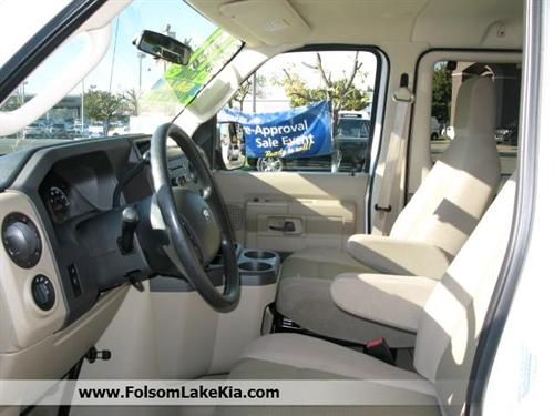 Ford Econoline Wagon 2011 photo 3
