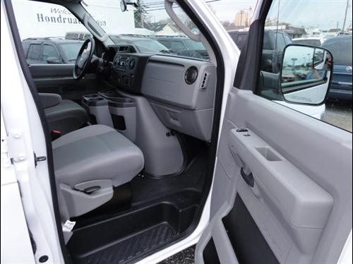 Ford Econoline Wagon 2011 photo 1