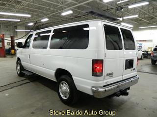 Ford Econoline Wagon 2011 photo 2