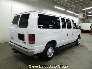 Ford Econoline Wagon 2011 photo 3