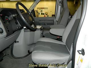 Ford Econoline Wagon 2011 photo 4