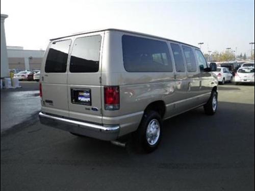 Ford Econoline Wagon 2011 photo 4