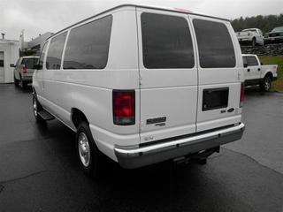 Ford Econoline Wagon 2011 photo 3