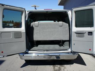 Ford Econoline Wagon 2011 photo 2