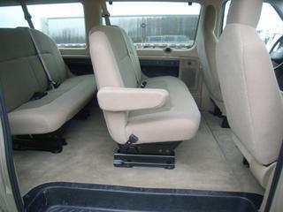 Ford Econoline Wagon 2011 photo 2