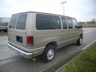 Ford Econoline Wagon 2011 photo 5