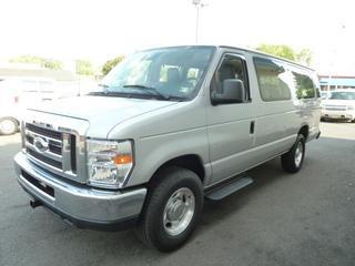 Ford Econoline Wagon 2011 photo 4