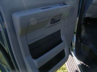 Ford Econoline Wagon 2011 photo 3