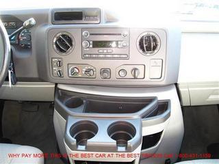 Ford Econoline Wagon 2011 photo 2