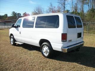 Ford Econoline Wagon 2011 photo 2