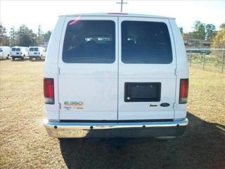 Ford Econoline Wagon 2011 photo 3