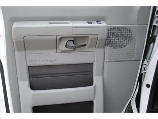 Ford Econoline Wagon 2011 photo 2