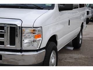 Ford Econoline Wagon 2011 photo 3