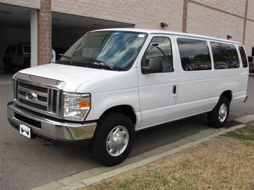 Ford Econoline Wagon 2011 photo 2