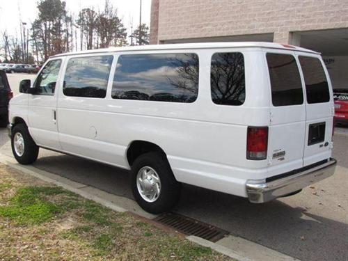 Ford Econoline Wagon 2011 photo 3