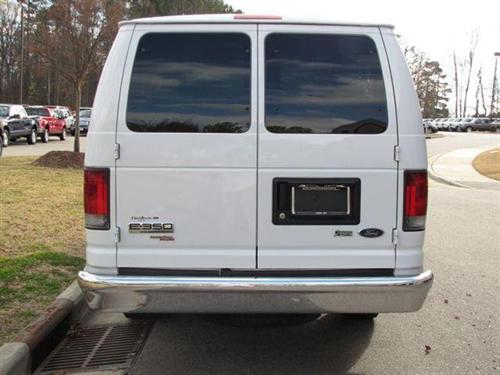 Ford Econoline Wagon 2011 photo 4