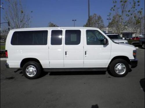 Ford Econoline Wagon 2011 photo 3