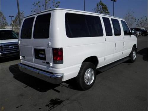 Ford Econoline Wagon 2011 photo 4