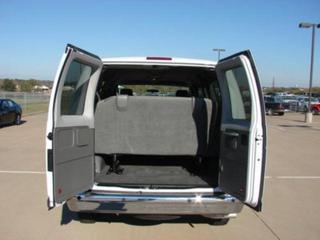 Ford Econoline Wagon 2011 photo 2