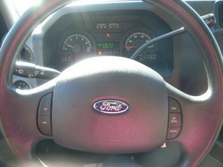 Ford Econoline Wagon 2011 photo 2