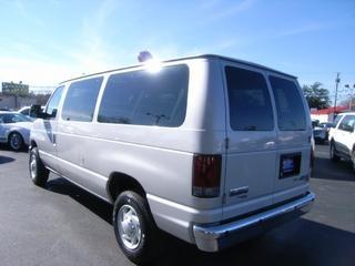 Ford Econoline Wagon 2011 photo 4