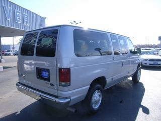 Ford Econoline Wagon 2011 photo 5