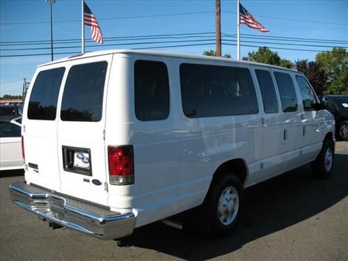 Ford Econoline Wagon 2011 photo 1