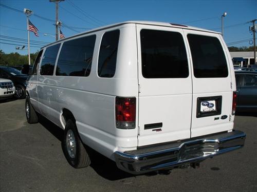 Ford Econoline Wagon 2011 photo 3