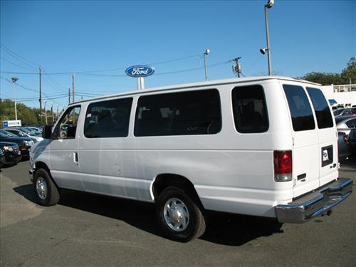 Ford Econoline Wagon 2011 photo 4
