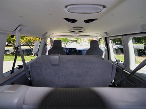 Ford Econoline Wagon 2011 photo 4