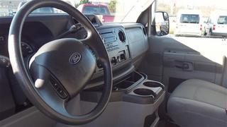 Ford Econoline Wagon 2011 photo 3