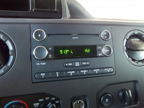 Ford Econoline Wagon 2011 photo 2