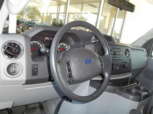 Ford Econoline Wagon 2011 photo 3