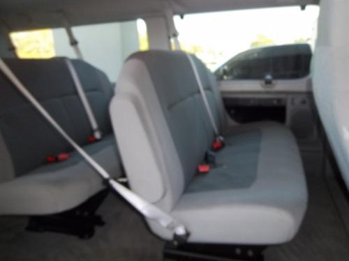 Ford Econoline Wagon 2011 photo 4