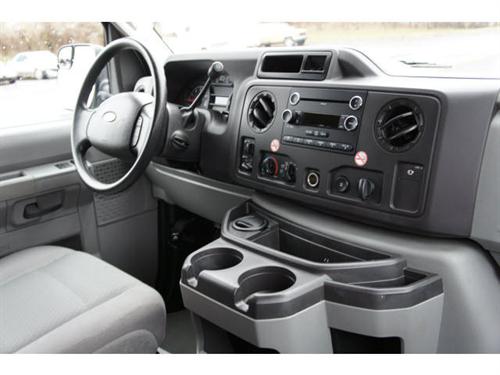 Ford Econoline Wagon 2011 photo 3