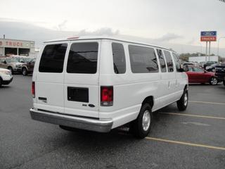 Ford Econoline Wagon 2011 photo 1