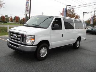 Ford Econoline Wagon 2011 photo 2