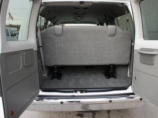 Ford Econoline Wagon 2011 photo 2