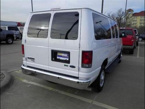 Ford Econoline Wagon 2011 photo 4