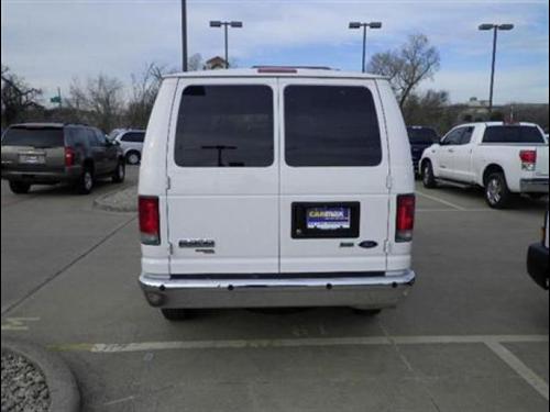 Ford Econoline Wagon 2011 photo 5