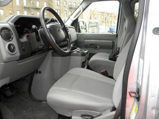 Ford Econoline Wagon 2011 photo 4