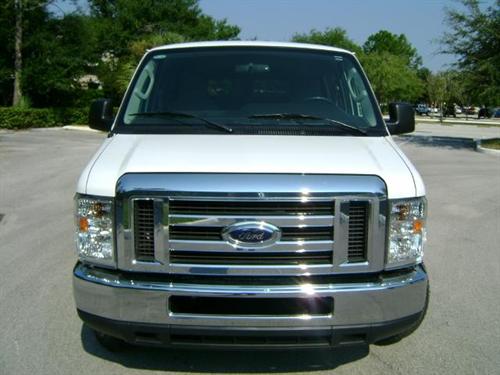 Ford Econoline Wagon 2011 photo 1
