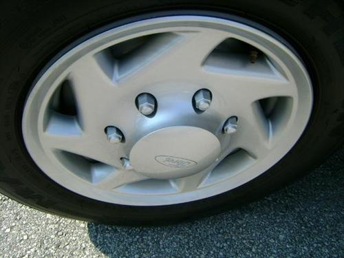 Ford Econoline Wagon 2011 photo 4