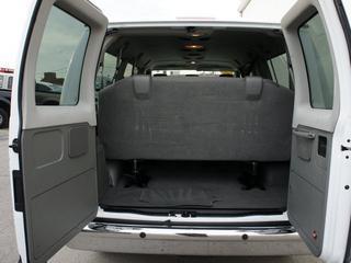 Ford Econoline Wagon 2011 photo 2