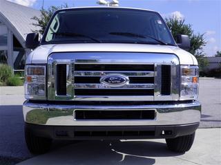 Ford Econoline Wagon 2011 photo 1