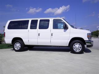 Ford Econoline Wagon 2011 photo 4