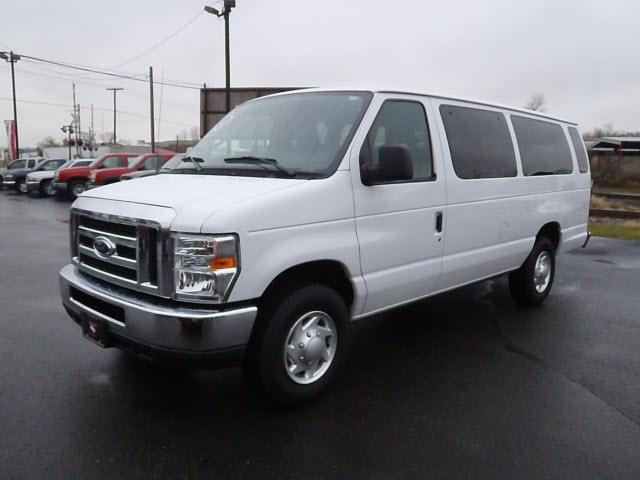 Ford Econoline Wagon 2011 photo 1