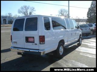 Ford Econoline Wagon 2011 photo 2