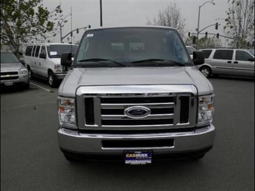 Ford Econoline Wagon 2011 photo 1