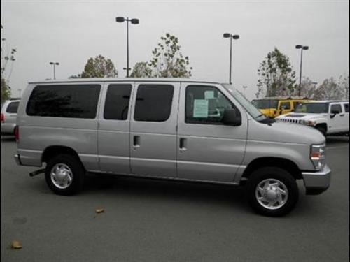 Ford Econoline Wagon 2011 photo 3
